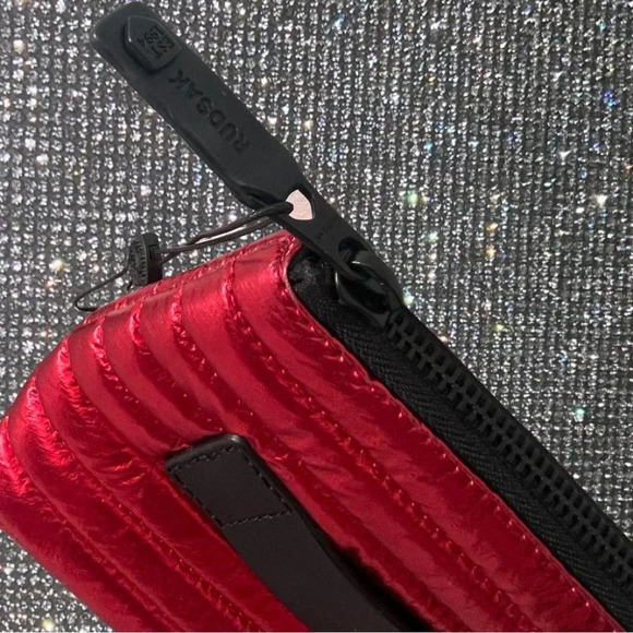 Rudsak bag pouch quilted metallic red shiny black Canadian heritage makeup purse - Picture 3 of 11
